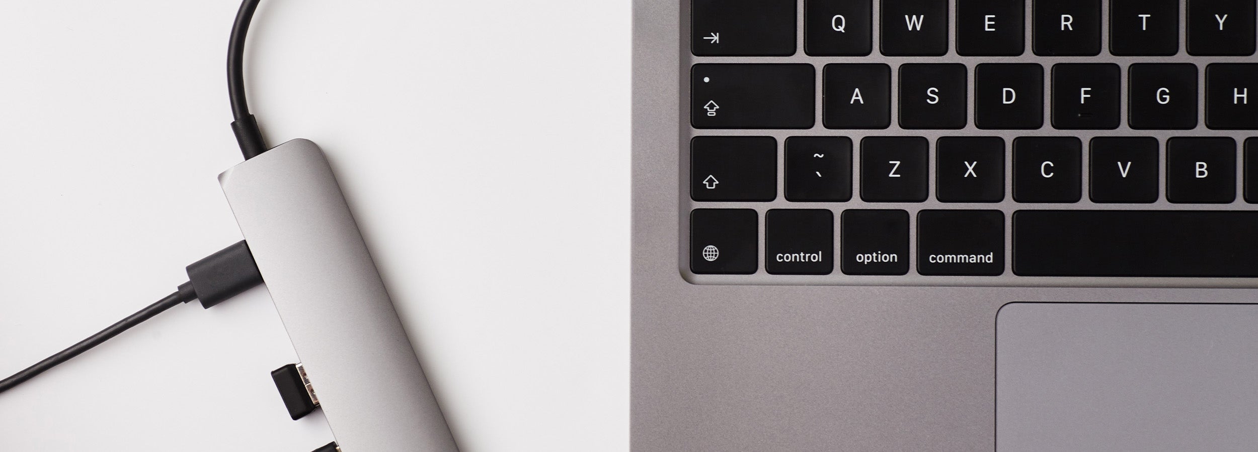 Accessori essenziali per PC e notebook: dai cavi USB ai mouse, passando per hub e cavi di rete